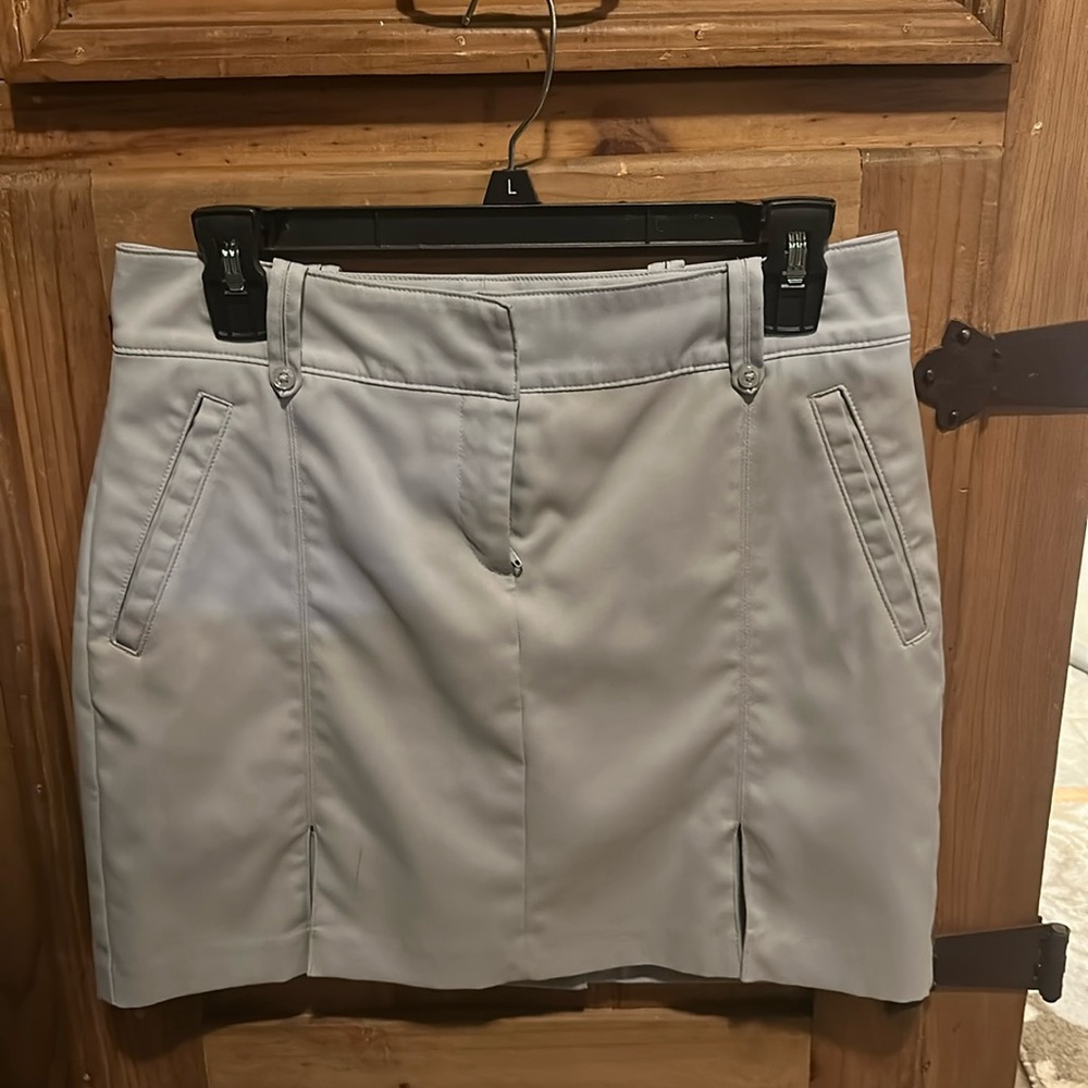Ladies Izod Gold skort. Soft Grey. Size 2